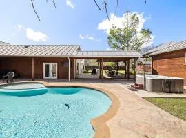 4 Bedroom Close to Downtown Hot Tub-Pool