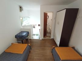 Simple room for 2 with bathroom close to the sea, hotel in Kraljevica