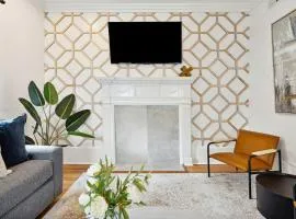 Downtown 3 Bedroom with Tons of Natural Light
