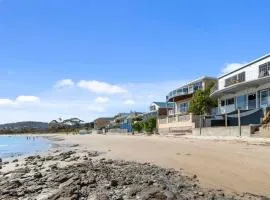 Absolute Waterfront Only 15 minutes From Hobart