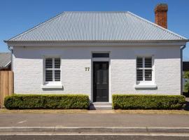 'Clarence' - A historic cottage in Perth, sumarbústaður í Perth