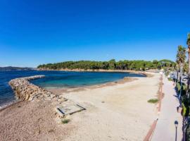 Grand studio au bord de mer, hotel di Saint-Mandrier-sur-Mer