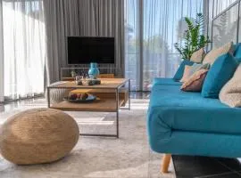 The HostMaster Urban Bliss