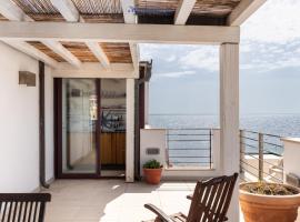 House&Villas - La Terrazza sul Mare, apartment in Calabernardo
