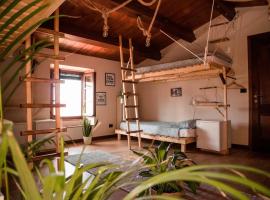 Social Garden - Sharing Room, hostel in Calci