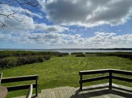 Summer House At Hvidbjerg Beach With Sea View, holiday home sa Børkop