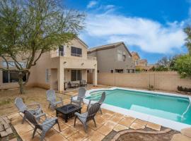 Carlos - Desert Flower - City Escape in Goodyear w Pool - 3BR and 2BA, holiday home in Goodyear