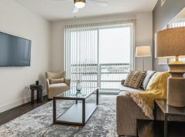 Landing at Axis Waterfront - 2 Bedrooms in Downtown Benbrook, Ferienwohnung in Fort Worth
