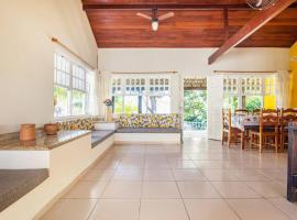 Casa 4 quartos, 2 suítes, piscina e acessibilidade - Frente para a lagoa, hotel en São Pedro da Aldeia