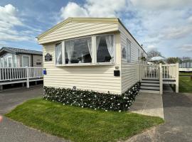 Beautiful 3-Bedroomed Lodge in Mablethorpe, hotel s bazénom v destinácii Mablethorpe