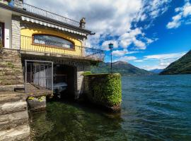 Darsena Brienno by Quokka 360 - Lakefront House with Garden and Private Dock, Hotel in Brienno