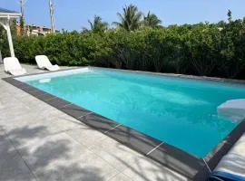Villa moderne avec piscine, proche commerces et plage