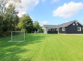 Holiday Home Sada - all inclusive - 12km from the sea by Interhome, holiday home sa Oksbøl