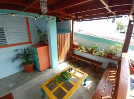 Rooftop Guesthouse, guest house in Luquillo