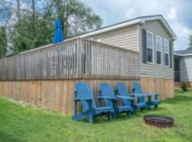 2 Bedroom Waterfront Cottage Cedar Point Cres 4, מלון בCampbellford