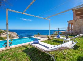 Holiday Home Magrana Over The Sea - Private Pool- by Interhome, hotel en Cala Anguila