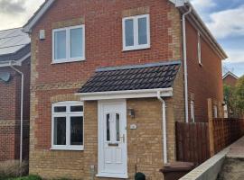 Captivating 3-Bed House in Strood Rochester Kent, viešbutis mieste Ročesteris