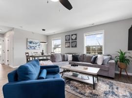 New LUXE Spacious 3BR Downtown Fay Unit C, khách sạn ở Fayetteville