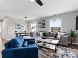 Long-Term Stays LUXE Spacious 3BR Downtown Fay Unit C