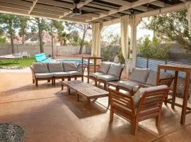 Comfy Expansive Home - Near the Strip - Heated Pool