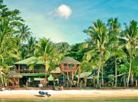 Ausan Beach Front Cottages, hotel in San Vicente