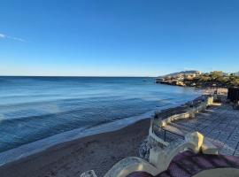 Silis House on the beach, εξοχική κατοικία σε Αρτέμιδα