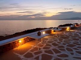 Mykonos Athanasia Seaview Oasis Studios by the port, hotel di Houlakia