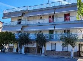 Makis Apartments Flogita