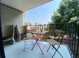 Moderno Departamento con terraza pegado a la condesa, inn in Mexico City