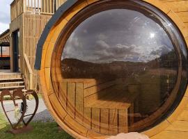 Aux Sons des Cloches - Chalet avec Jacuzzi, Sauna et vue panoramique, hotel i Rosteig