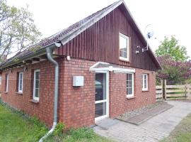 VINTAGE HOUSE Ferienwohnung LANDHAUS LAAVE、Laaveのペット同伴可ホテル