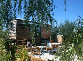 TREKLYS Shepherds Hut, hotel in Otterham