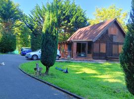 Caba&ntilde;a tirolesa a 10 km de Bakio en parcela privada, chal&eacute; alpino em Mungu&iacute;a