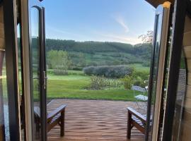 Luxury Glamping In North Yorkshire National Park & Coastal Area, хотел в Скарбъро