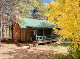Rimtop Retreat, cabaña o casa de campo en Forest Lakes Estates