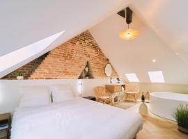 El&eacute;gante maison ami&eacute;noise - proche gare, home-cin&eacute;ma, 3 chambres doubles, 1 chambre familiale avec jacuzzi privatif - La Maison Des Petits Sablon, hotel cu căzi cu hidromasaj din Amiens