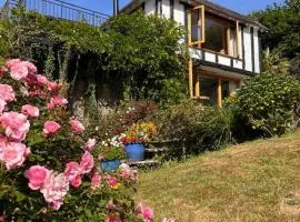 Stunning house, fenced garden, and outdoor dining!