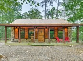 Broken Bow Cabin Hot Tub, Fire Pit and 7 Mi to Lake