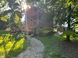 DanAya x Gîte Tiny House en forêt, hotel a Sainte-Nathalène