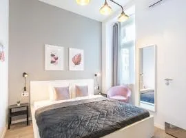 Extreme Central - Modern Mini Studio