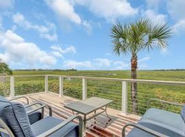 17 Marsh Island Lane by AvantStay Modern Home w Amazing Views, family hotel in Isle of Palms