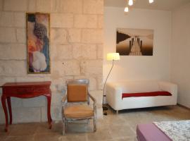 chambre d hote spacieuse avec cour junas gard, hotel a Junas