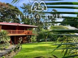 Mineral River Eco Village, hotel met zwembaden in Upala