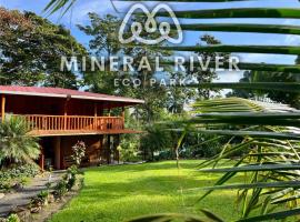 Mineral River Eco Village, hotel v destinaci Upala