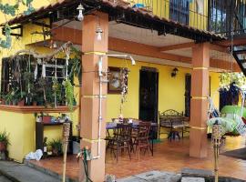 Yellow House, habitación en casa particular en Coco