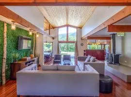 Sequoia River House, close to SNP, 2 Decks on Amazing River on 7acres