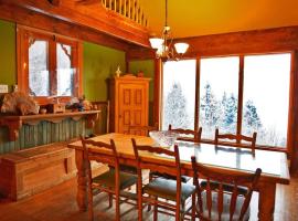 Chalet de la Montagne CITQ: 224103, parkimisega hotell sihtkohas Sainte-Rose-du-Nord