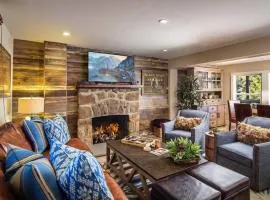 Historic Lakeview Cabin, Beautiful View, 2 Level, 1400 sqft, Dogs, Walk to Village