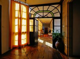 Casa Grande De Trives, bed and breakfast en Puebla de Trives