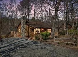 A Cozy 2BR Log Cabin Getaway-Mirror Lake-Fireplace cabin